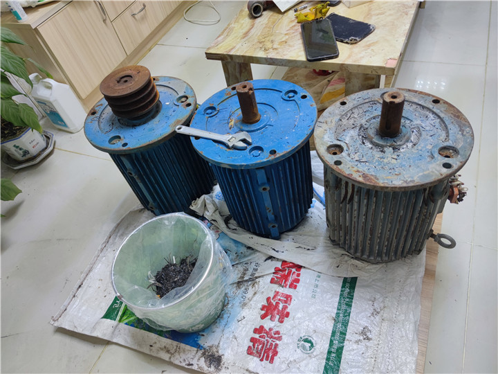 成都專業(yè)回收電機(jī)公司二手電機(jī)回收公司電話-成都戰(zhàn)狼拆除